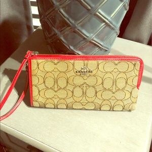 Coach Wrislet/Clutch/Wallet. NWOT!